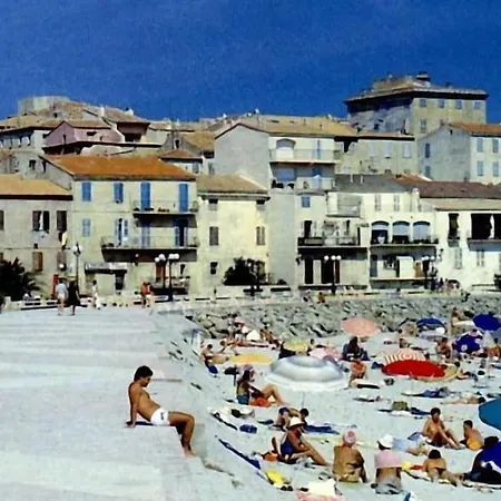 T2 Classe Avec Garage Centre Et A 300 M ,clim Wifi *