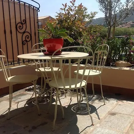 T2 Classe Avec Garage Centre Et A 300 M ,clim Wifi Apartment *