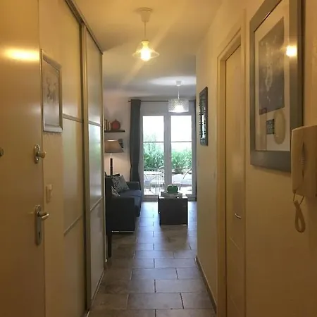 T2 Classe Avec Garage Centre Et A 300 M ,clim Wifi Apartment *