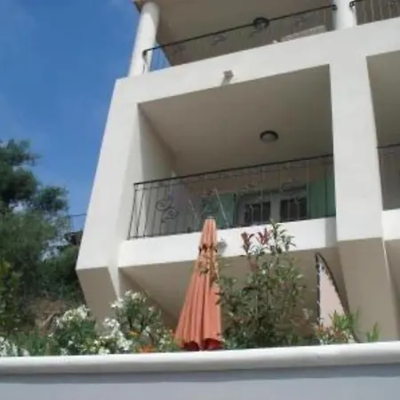 Apartament T2 Classe Avec Garage Centre Et A 300 M ,clim Wifi