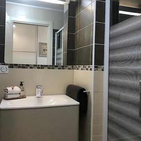 Apartament T2 Classe Avec Garage Centre Et A 300 M ,clim Wifi LʼÎle-Rousse