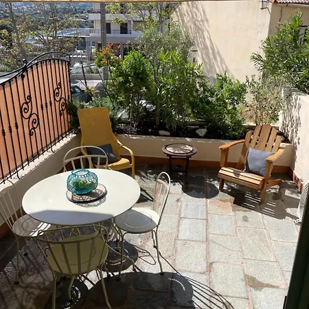 T2 Classé Avec Garage Centre Et à 300 M ,clim Wifi LʼÎle-Rousse