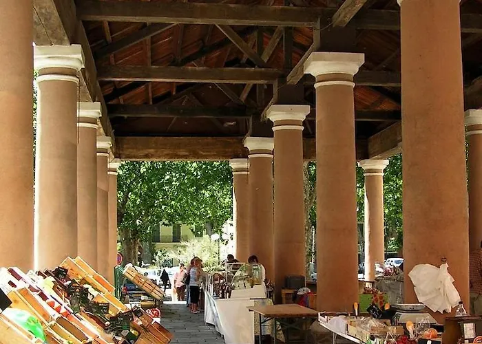 T2 Classé Avec Garage Centre Et à 300 M ,clim Wifi Appartement LʼÎle-Rousse
