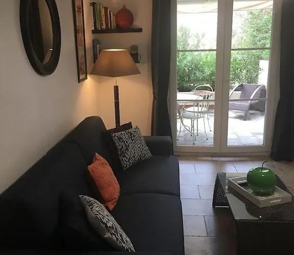 T2 Classe Avec Garage Centre Et A 300 M ,clim Wifi * LʼÎle-Rousse