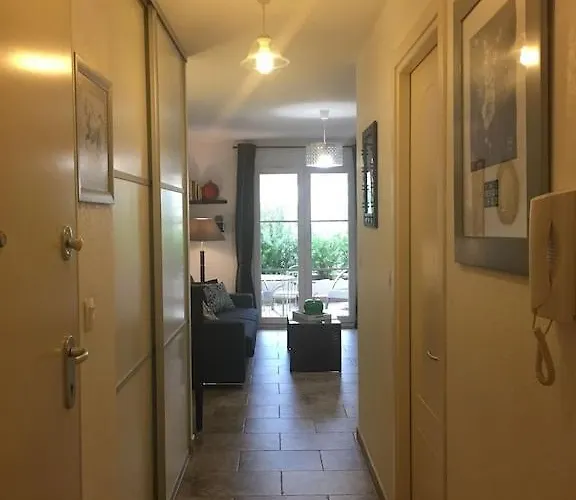 T2 Classe Avec Garage Centre Et A 300 M ,clim Wifi Apartament *