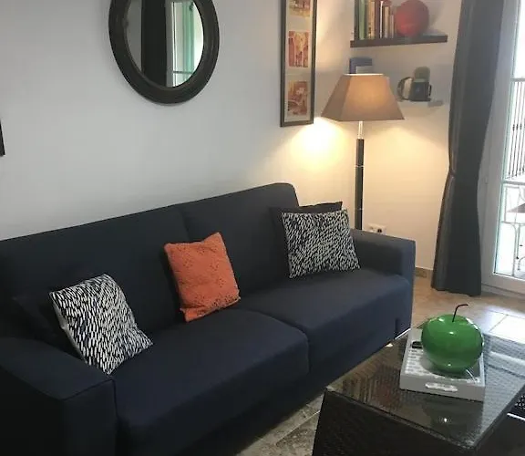T2 Classé Avec Garage Centre Et à 300 M ,clim Wifi * LʼÎle-Rousse