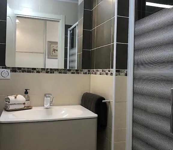 Appartement T2 Classé Avec Garage Centre Et à 300 M ,clim Wifi LʼÎle-Rousse