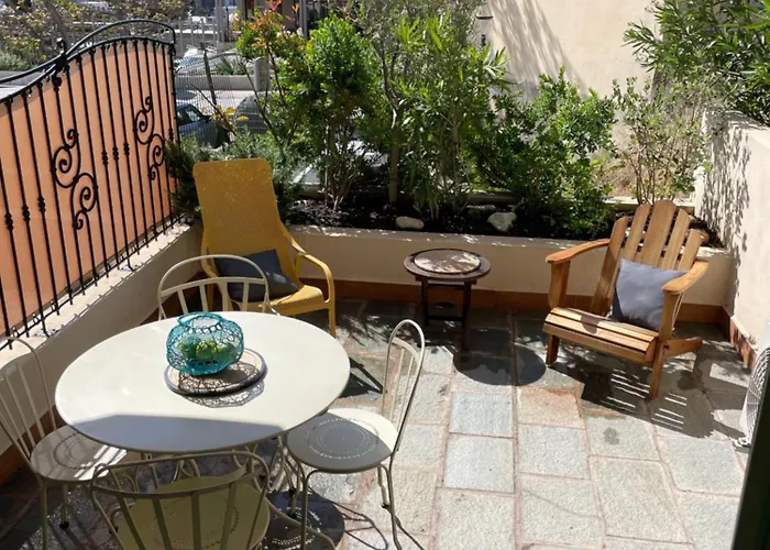 T2 Classé Avec Garage Centre Et à 300 M ,clim Wifi LʼÎle-Rousse